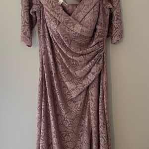 Oleg Cassini elagant Lace Gown in Dusty Rose